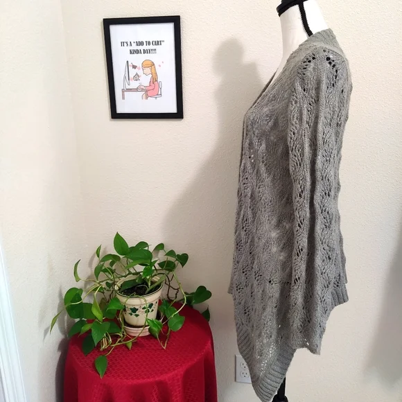 Yarn Arts Size Medium Open Front Asymmetric Gray Sweater - Picture 4 of 8